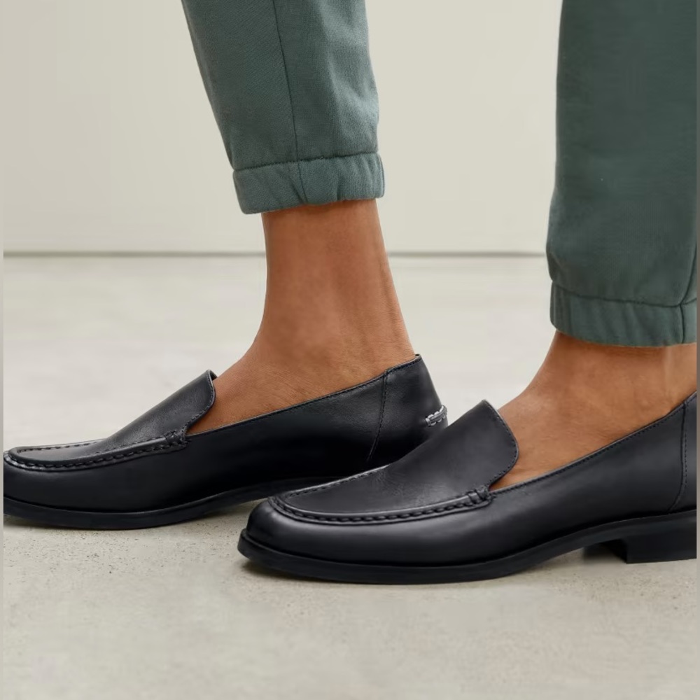 Everlane The Modern Loafer in Black Flat Leather Slip On